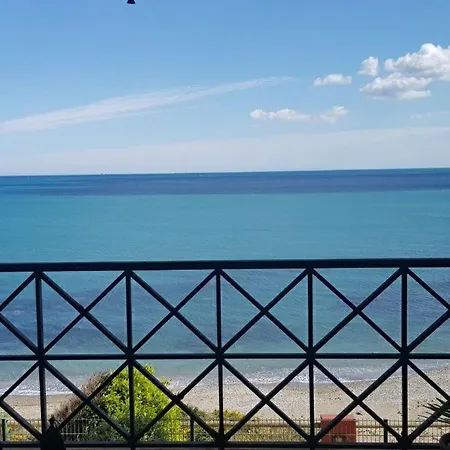 Frontline Apartment, La Perla De La Bahia, Bahia De - Estepona Διαμέρισμα *