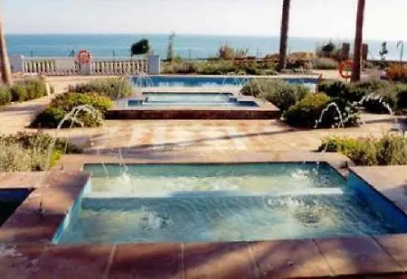 Frontline Apartment, La Perla De La Bahia, Bahia De - Estepona Διαμέρισμα *